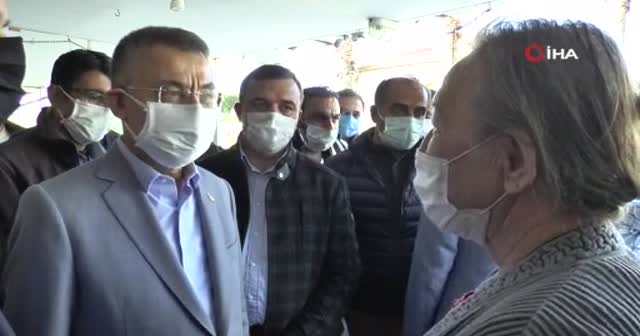Cumhurbaşkanı yardımcısı, tsunamiyi gözyaşları içinde anlatan kadını teselli etti