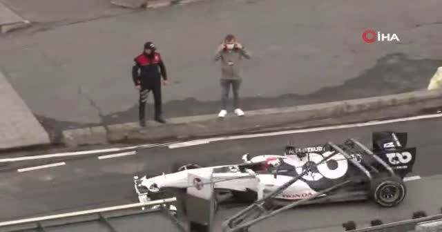 Galata Köprüsünde Formula 1 şovu