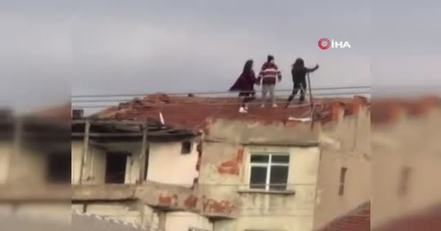 Genç kızların 'TikTok' çılgınlığı! Görüntülere tepki yağdı