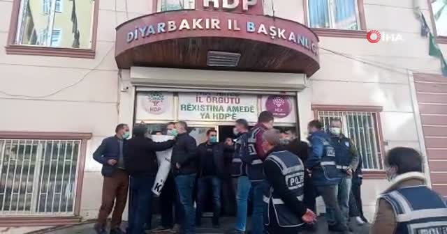 HDP’liler ile evlat nöbeti tutan aileler arasında 'hoşt' gerginliği