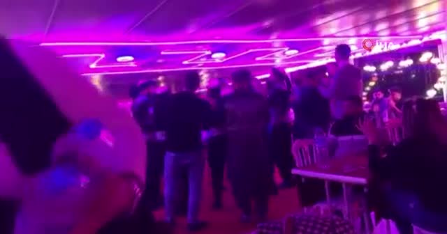 İstanbul Boğazı'nda skandal 'korona eğlencesi'