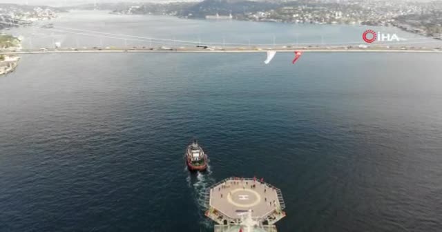 Kanuni Sondaj Gemisi İstanbul Boğazı'ndan böyle geçti