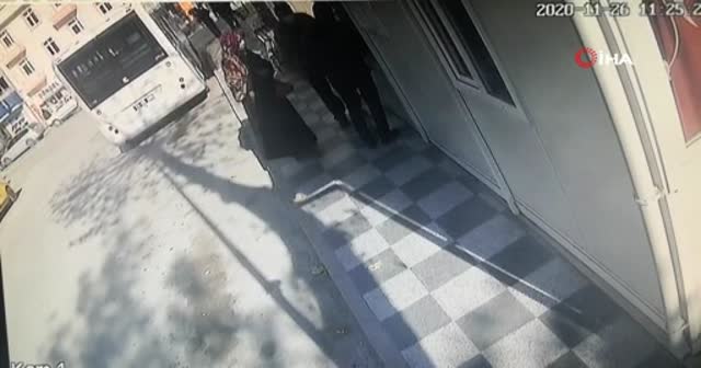 Karantinada olması gerekirken halk otobüsüne binmeye çalıştı