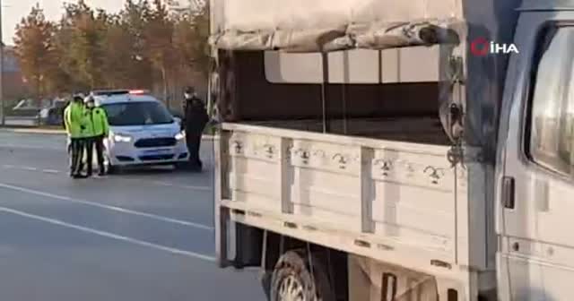 Motosikletin çarptığı kadın metrelerce ileriye fırladı