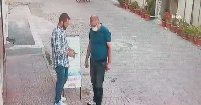 Rüzgarda uçuşan binlerce lirayı toplayıp sahibine teslim ettiler