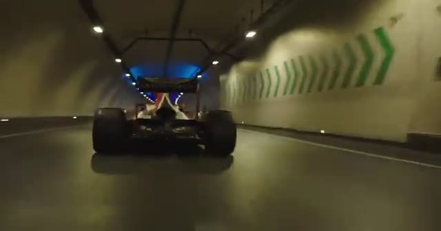 Vali Yerlikaya, Formula 1 yarış aracının Avrasya Tüneli'nden geçtiği anları paylaştı