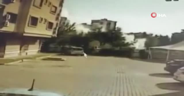 Yağcıoğlu Apartmanı'nın yıkılma anı kamerada