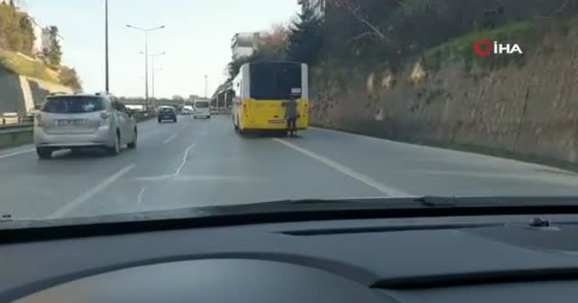 70 kilometre hızla paten yolculuğu kamerada