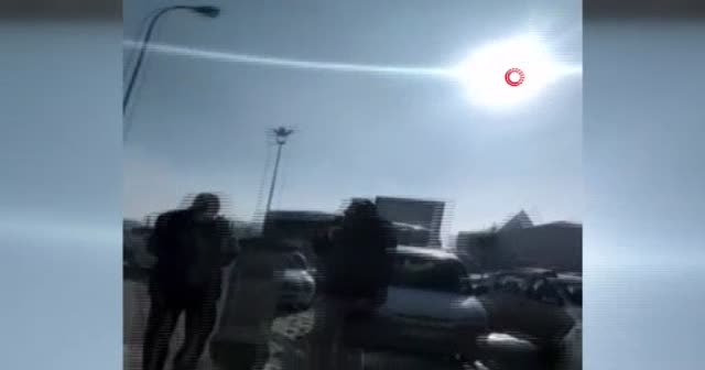Alacaklısından megafonla parasını istedi, görenler hayrete düştü