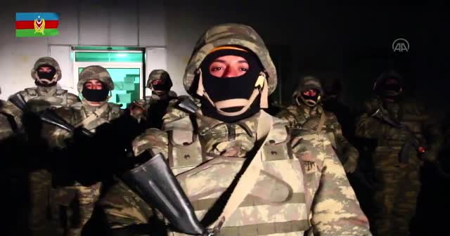 Azerbaycan ordusu işgalden kurtarılan Laçın'a bayrak dikti