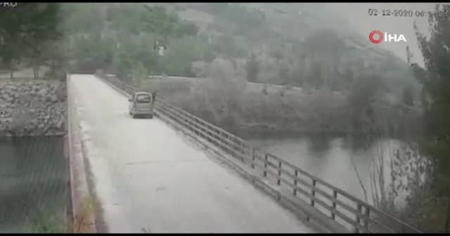 Baraj gölünde kaybolan kadının atlama anı kameraya yansıdı
