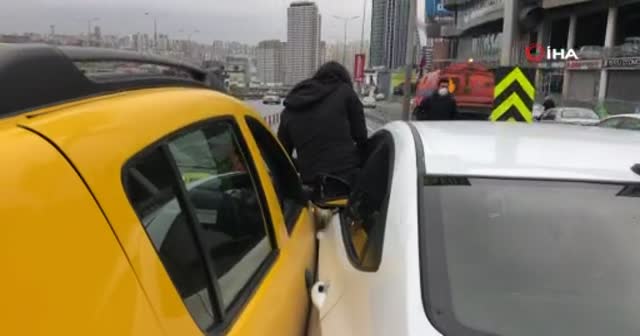 Boş yolu paylaşamadılar! Sürücülerin inadı kazaya sebep oldu