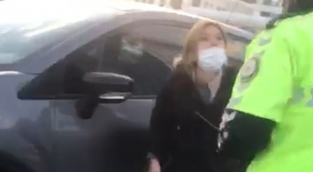 Bursa'da öfkeli öğretmen polislere hakaret etti, aracını üzerlerine sürdü