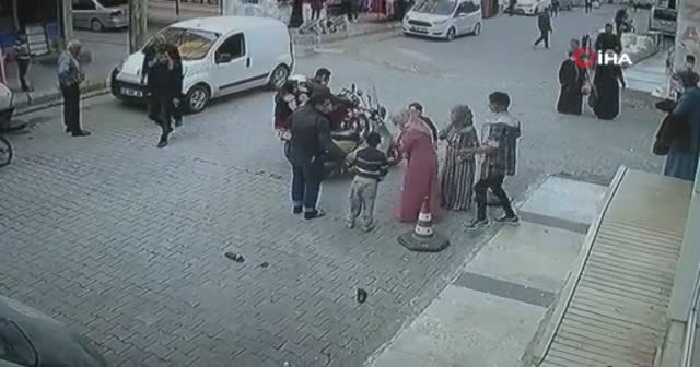 Çocuğu yerden yere vuran esnaftan pes dedirten savunma