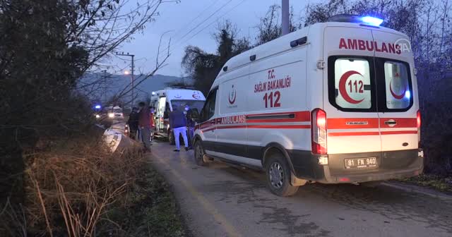 Düzce'de işçi servisi devrildi: 9 yaralı