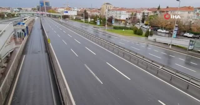 İstanbul'da kısıtlamanın ikinci gününde yollar boş kaldı