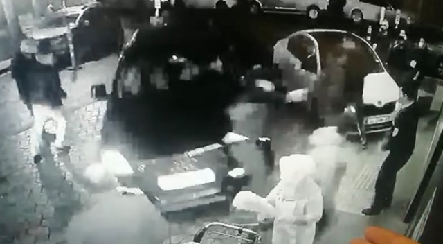 İstanbul’da ortalığın savaş alanına döndüğü silahlı kavga kamerada