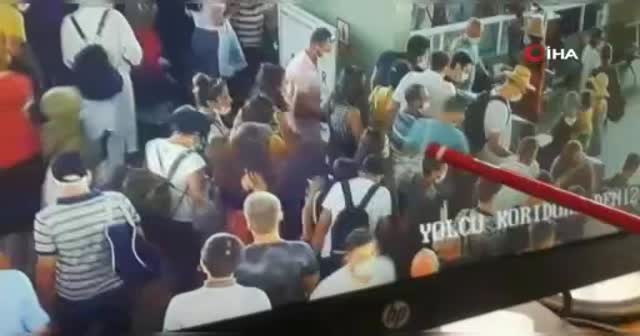 Kabataş İskelesi’nde organize yankesicilik kamerada