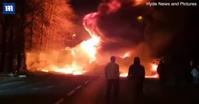 Kamyon yandı, ortalık savaş alanına döndü