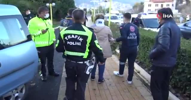 Kaza yapan eşinin sağlığını bırakıp aracının derdine düştü