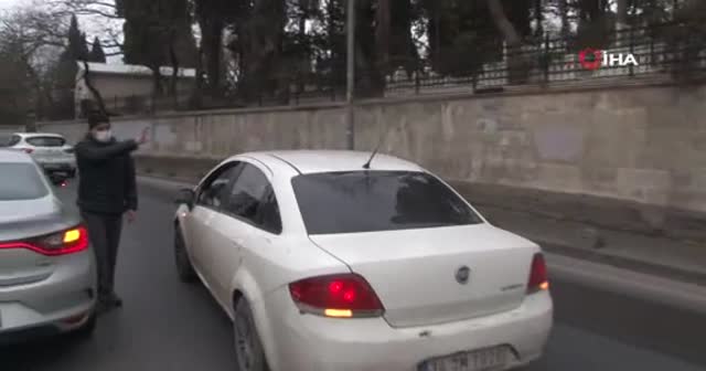 Kaza yapan motosikletli kadının yardımına İHA muhabiri yetişti