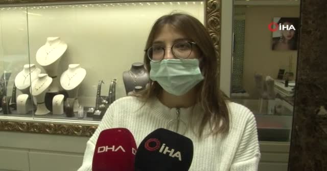Kuyumcu anne ve kız, soygun girişimini böyle önledi