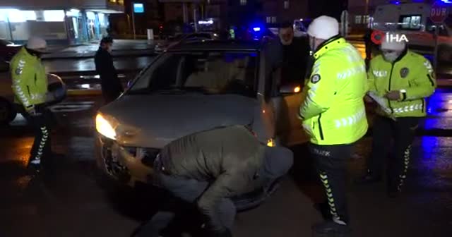Polis otomobili itti, çekici görevlisi el salladı