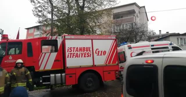 Sarıyer’de binanın çatısı alev alev yandı