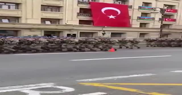 Türk Komandosu Bakü'yü inletti: Vatan sana canım feda!