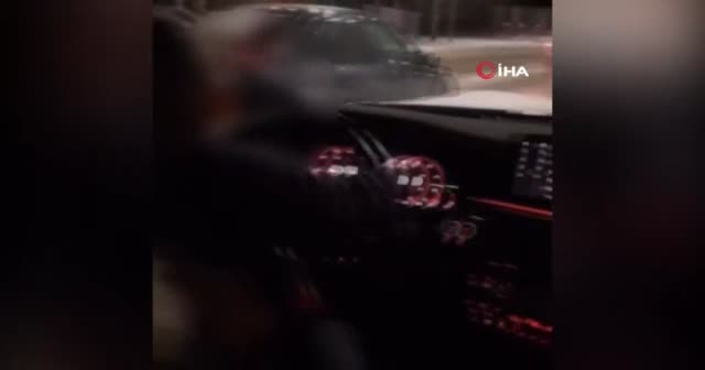 2 yaşındaki çocuğuna araba kullandıran baba tepki topladı