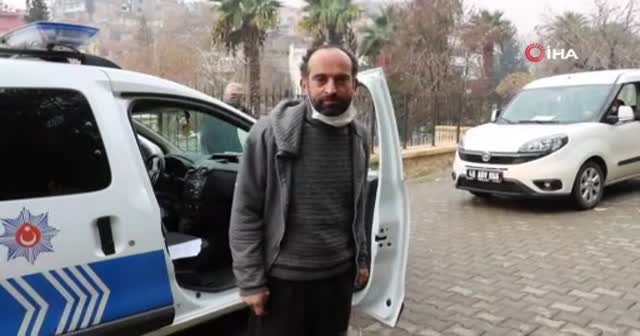 Alkollü vatandaşın bayrak nöbeti kısa sürdü