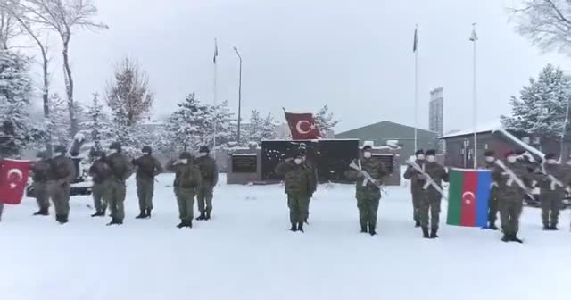 Azerbaycan askerleri 'Kış Tatbikatı' için Kars'ta