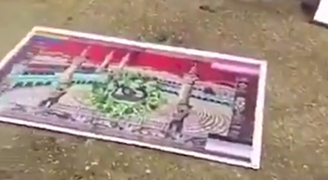 Boğaziçi Üniversitesi önünde Kâbe fotoğrafı serilmesine soruşturma