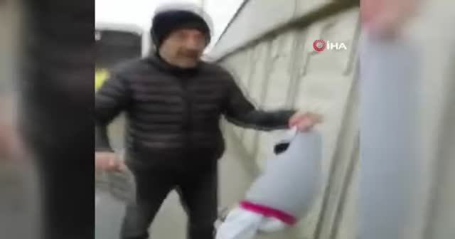 Dilencinin oyununu vatandaşlar bozdu