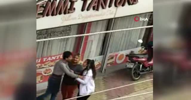 İki kız kardeş bir erkeği sokak ortasında dövdü