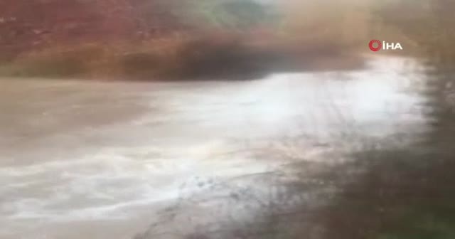 İstanbul'da kar yağışı sonrası barajları besleyen derelerde sular taştı