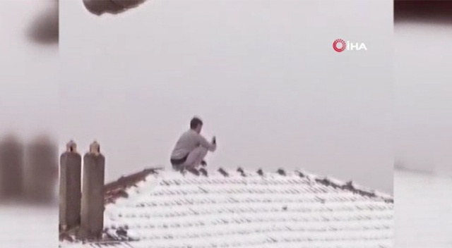 Kar fotoğrafı çekmek için canını tehlikeye attı!