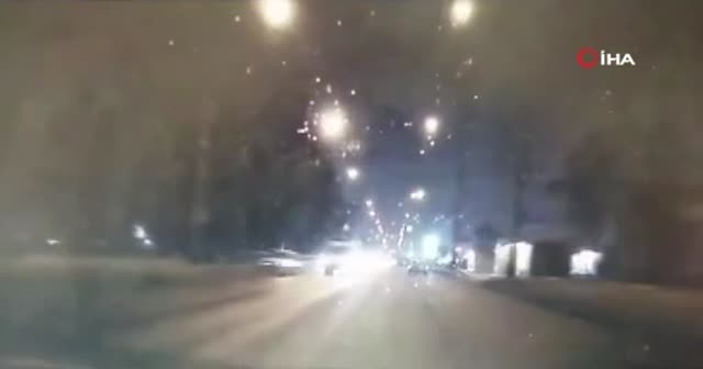 Korkunç kaza! Aracın çarptığı iki gencin üzerinden başka bir araç daha geçti