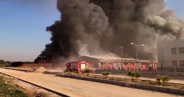 Şanlıurfa'da lojistik deposunda yangın