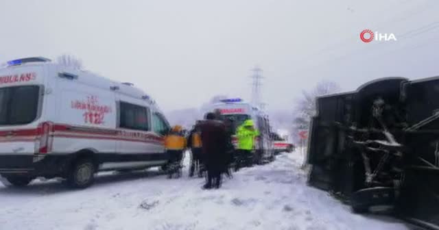 Zonguldak'ta yolcu otobüsü devrildi