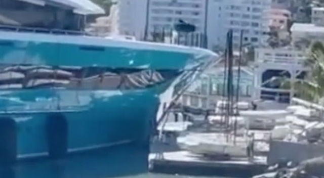Bilgisayar sistemi bozulan lüks yat iskeleye çarptı