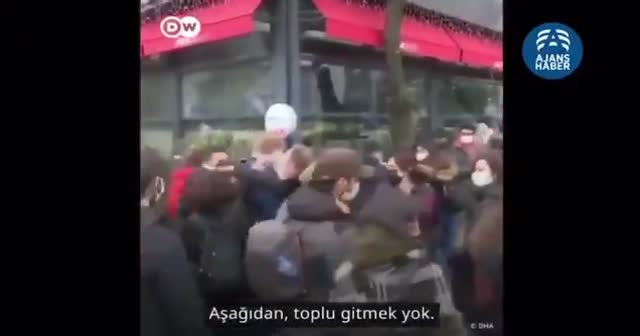 Emniyet Genel Müdürlüğü 'Aşağı bak' iddiasını paylaştığı videoyla yalanladı