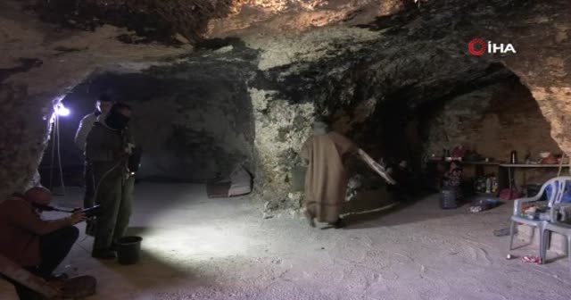 İsrail güçleri engelledi, Filistinli aile mağarayı eve çevirdi