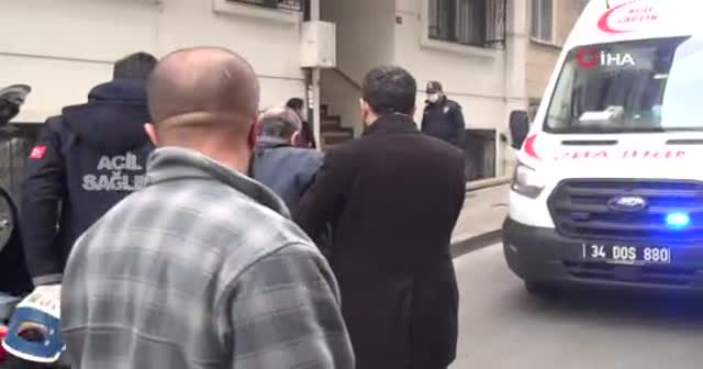 İstanbul'un göbeğinde dehşet anları: Bastonlu yaşlı adam takla attı