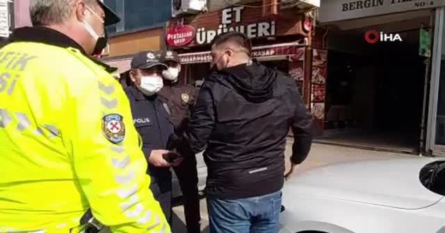Kısıtlamaya uymadı, ceza yazılınca polisin üzerine yürüyerek bağırdı