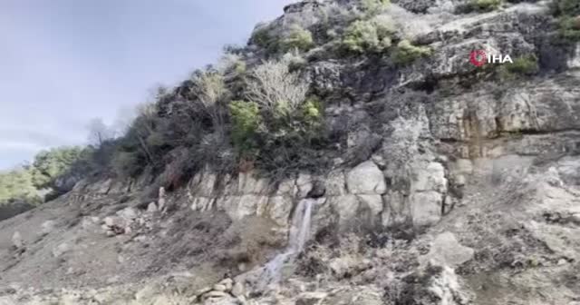 Manisa'da gizemli şelale! Görenlerin ilgisini çekiyor