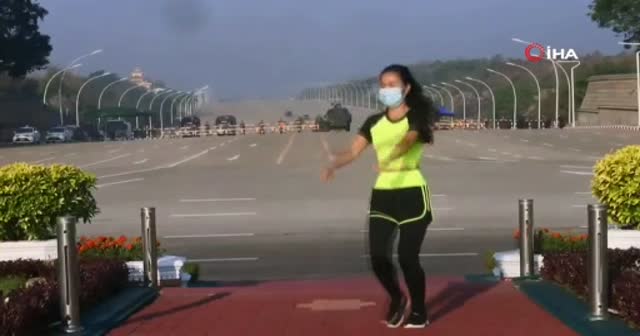 Myanmarlı kadın spor yaparken darbenin ilk anlarını kaydetti