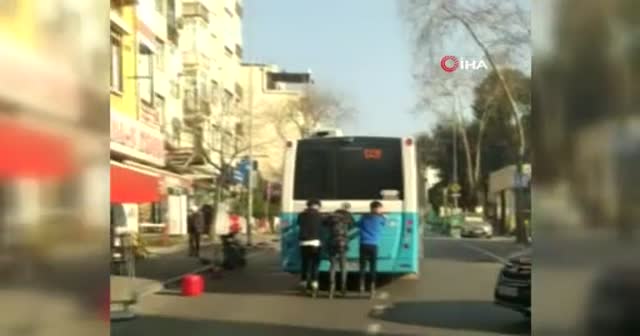 Patenli 3 gencin otobüs arkasında tehlikeli yolculuğu kamerada