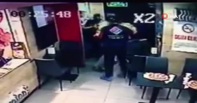 Pizzacıda peçete kutulu, tekme ve yumruklu kavga