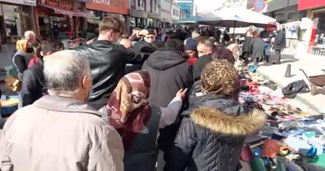 Ücretsiz maskeyi duyan koştu: İzdiham yaşandı